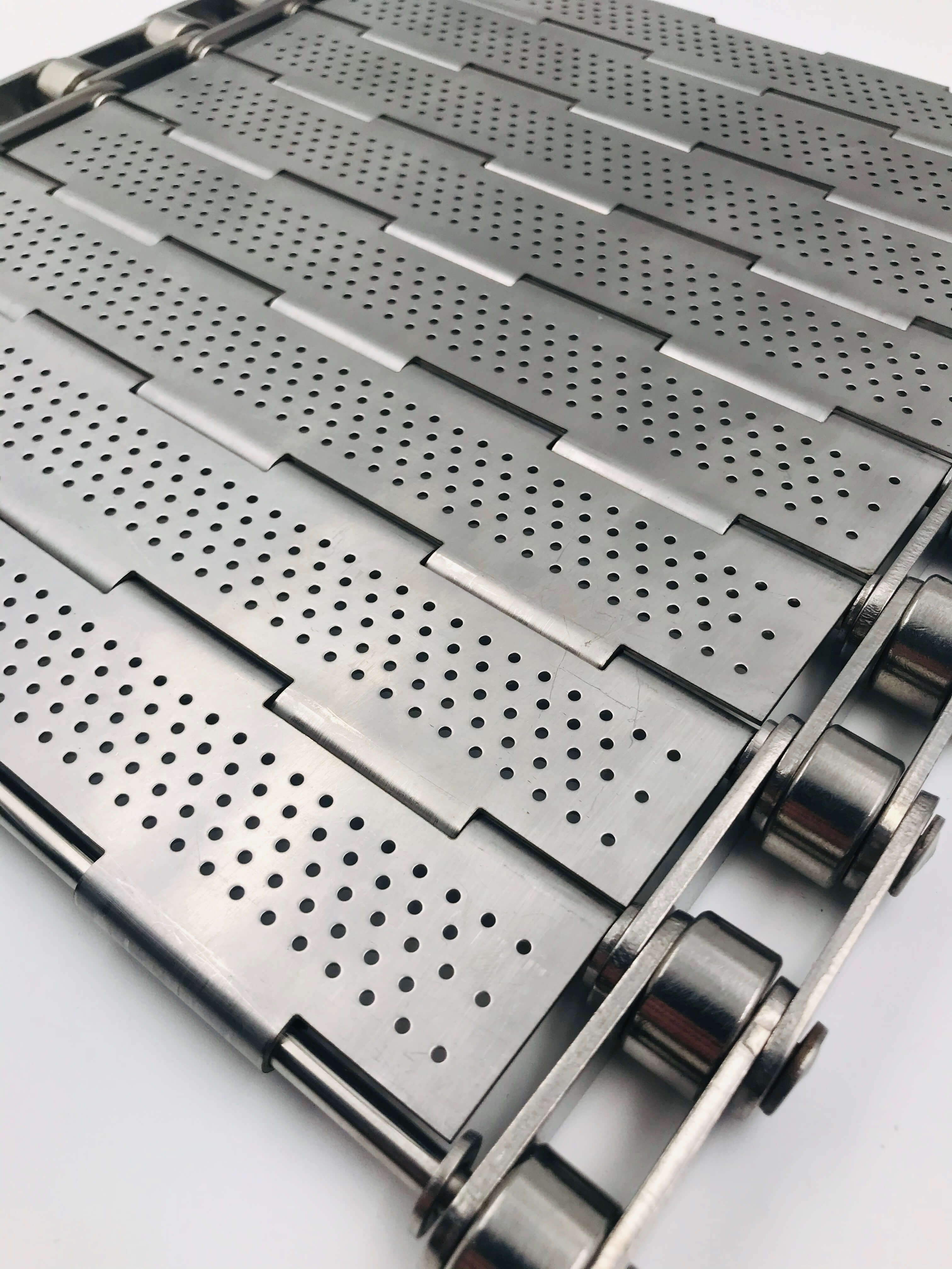 Clean perforated hinged plate belt hole pattern and punched surface
