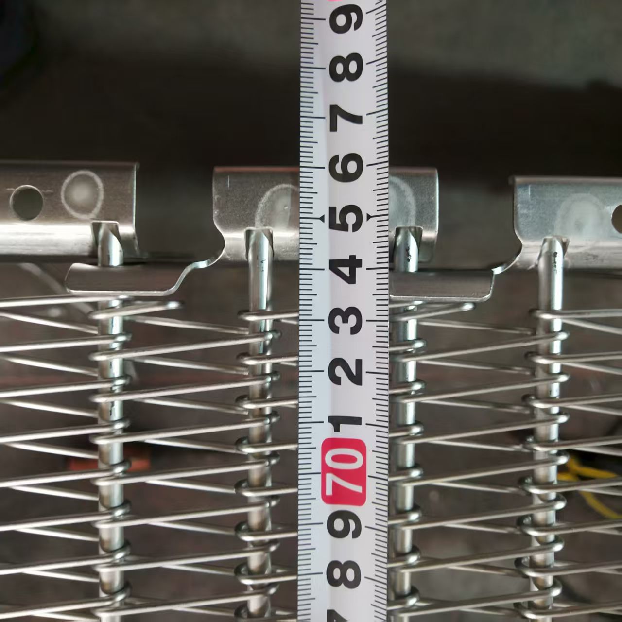 Metal conveyor belt dimensional inspection before release