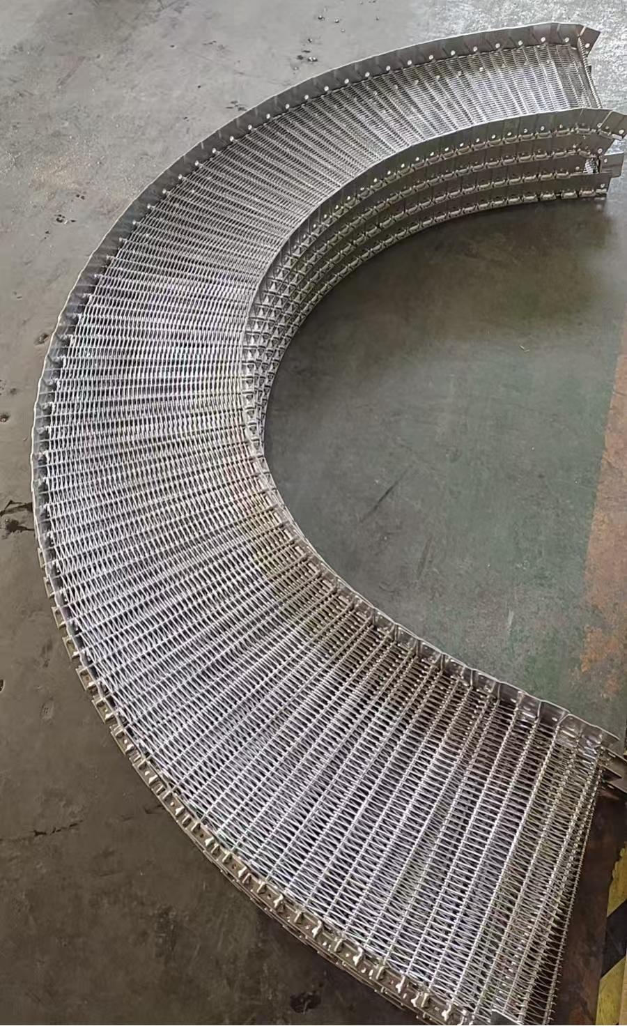 Self-stacking belt stack test proof for upper and lower engagement